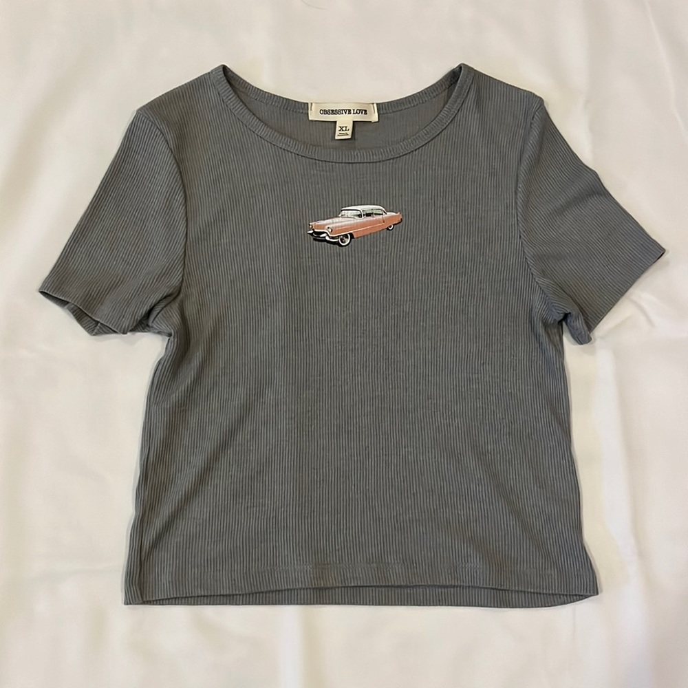 size XL fits like a medium, gray with pinkish / peach colored car